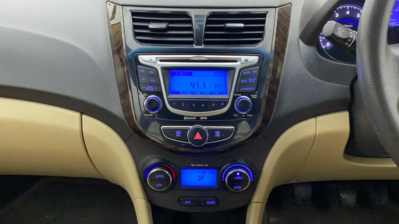 2011 Hyundai Verna FLUIDIC 1.6 VTVT SX, Petrol, Manual, 77,282 km, Air Conditioner