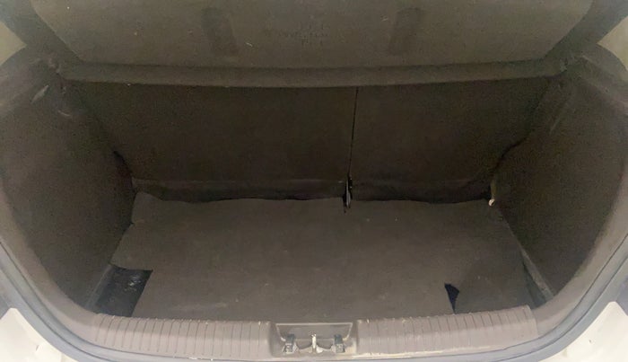 2011 Hyundai i20 ASTA 1.2, Petrol, Manual, 72,357 km, Boot Inside