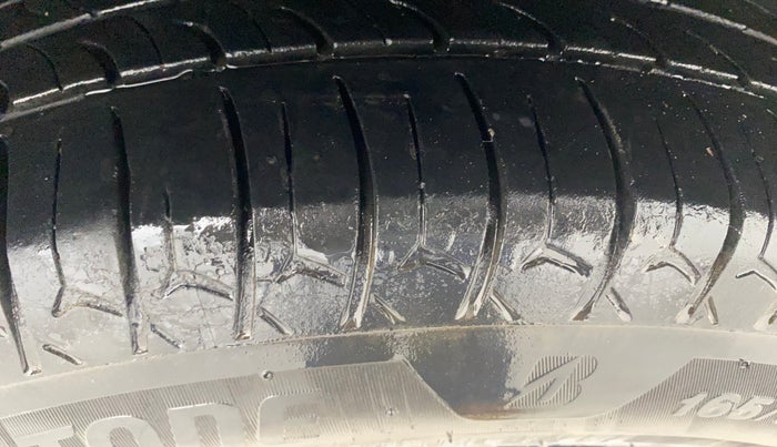 2022 Maruti Swift VXI, Petrol, Manual, 58,589 km, Right Front Tyre Tread