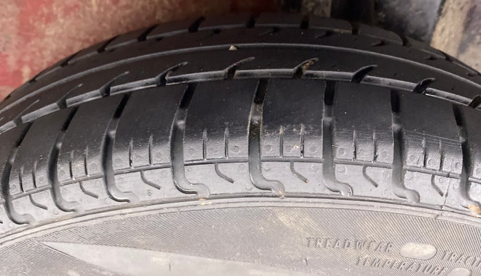 2015 Maruti Ritz VDI, Diesel, Manual, 60,725 km, Left Rear Tyre Tread