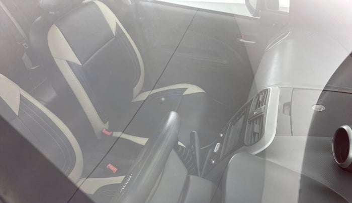 2015 Maruti Ritz VDI, Diesel, Manual, 60,725 km, Front windshield - Minor spot on windshield