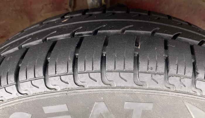 2015 Maruti Ritz VDI, Diesel, Manual, 60,725 km, Right Front Tyre Tread