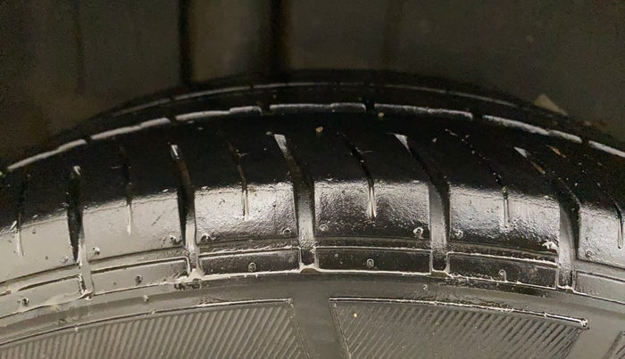 2015 Maruti Ertiga ZXI, Petrol, Manual, 96,665 km, Right Rear Tyre Tread