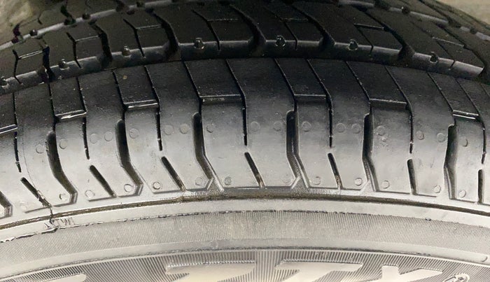 2013 Hyundai i10 SPORTZ 1.2, Petrol, Manual, 33,746 km, Left Rear Tyre Tread