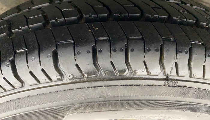 2013 Hyundai i10 SPORTZ 1.2, Petrol, Manual, 33,746 km, Right Rear Tyre Tread