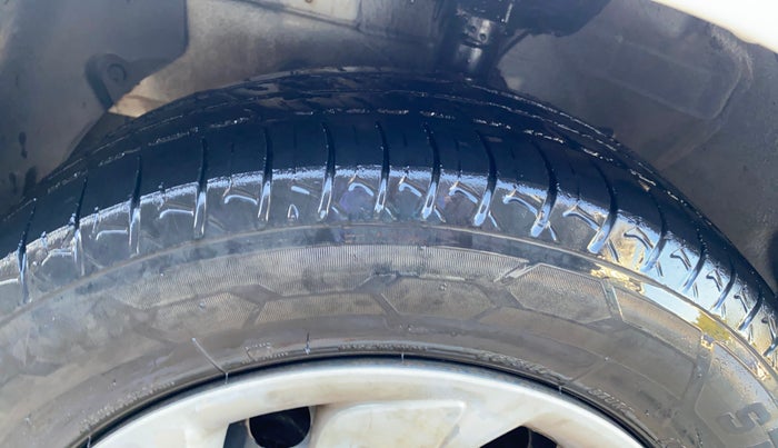 2019 Hyundai NEW SANTRO SPORTZ CNG, CNG, Manual, 60,561 km, Left Front Tyre Tread
