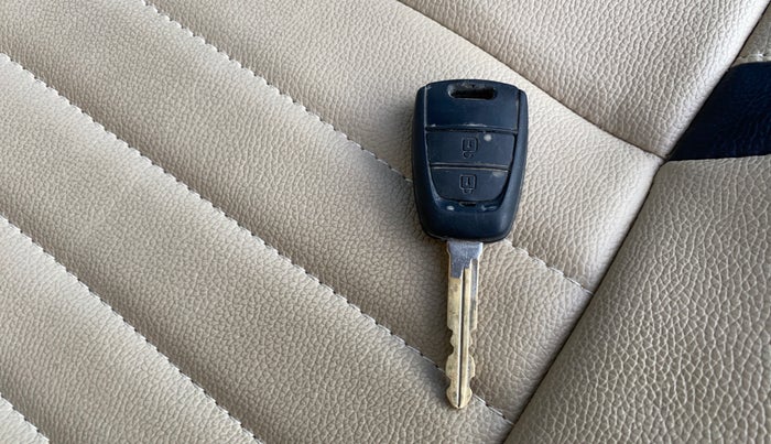 2019 Hyundai NEW SANTRO SPORTZ CNG, CNG, Manual, 60,561 km, Key Close Up