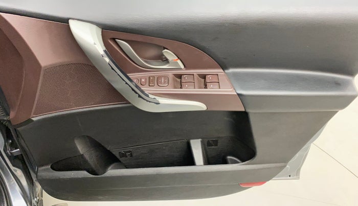 2013 Mahindra XUV500 W8, Diesel, Manual, 82,155 km, Driver Side Door Panels Control