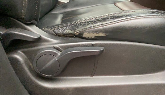 2013 Mahindra XUV500 W8, Diesel, Manual, 82,155 km, Driver Side Adjustment Panel