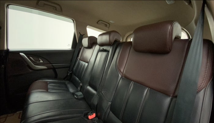 2013 Mahindra XUV500 W8, Diesel, Manual, 82,155 km, Right Side Rear Door Cabin