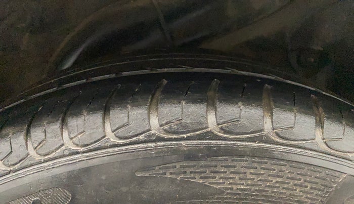 2016 Hyundai Verna FLUIDIC 4S1.6 VTVT SX O, Petrol, Manual, 85,605 km, Left Rear Tyre Tread