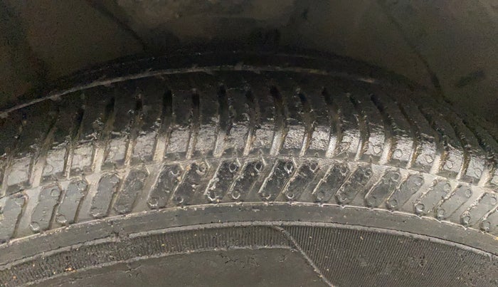 2016 Hyundai Verna FLUIDIC 4S1.6 VTVT SX O, Petrol, Manual, 85,605 km, Right Front Tyre Tread