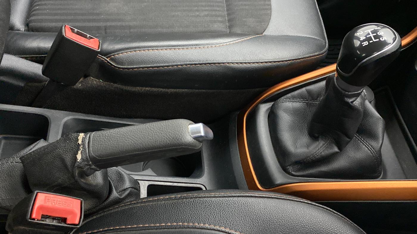2018 Ford Ecosport 1.5  TITANIUM SPORTS(SUNROOF), Diesel, Manual, 69,914 km, Gear Lever