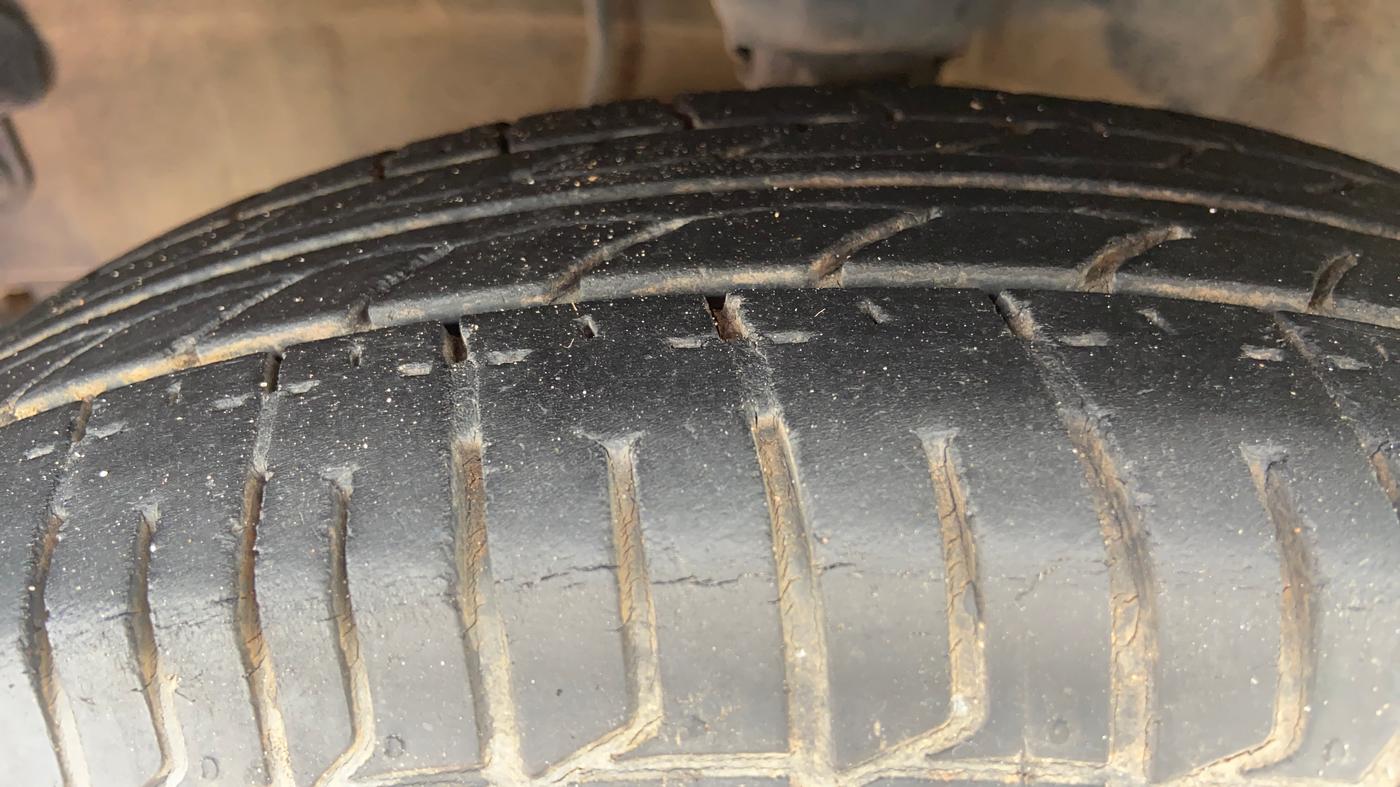 2013 Hyundai i10 SPORTZ 1.2 AT, Petrol, Automatic, 75,245 km, Left Front Tyre Tread