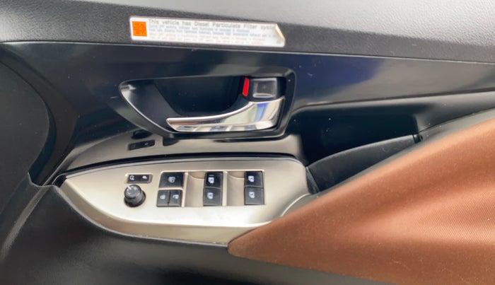 2022 Toyota Innova Crysta 2.4 ZX AT 7 STR, Diesel, Automatic, 86,716 km, Driver Side Door Panels Control