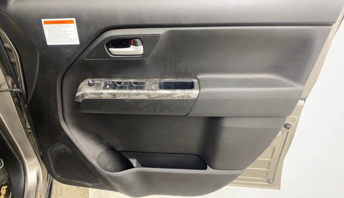 2023 Maruti New Wagon-R VXI CNG 1.0, CNG, Manual, 20,641 km, Driver Side Door Panels Control