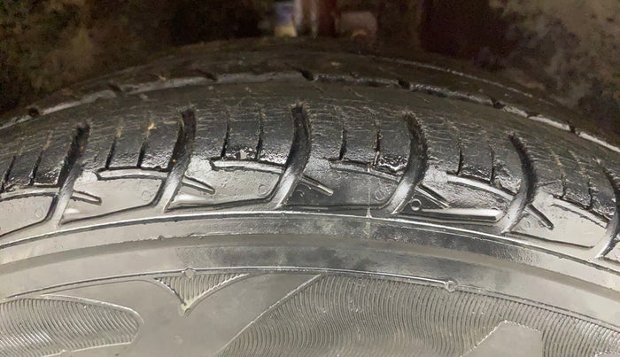 2017 Maruti Baleno DELTA PETROL 1.2, Petrol, Manual, 75,352 km, Right Front Tyre Tread