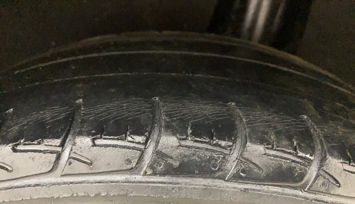 2017 Maruti Baleno DELTA PETROL 1.2, Petrol, Manual, 75,352 km, Left Rear Tyre Tread