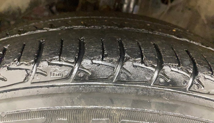 2017 Maruti Baleno DELTA PETROL 1.2, Petrol, Manual, 75,352 km, Left Front Tyre Tread