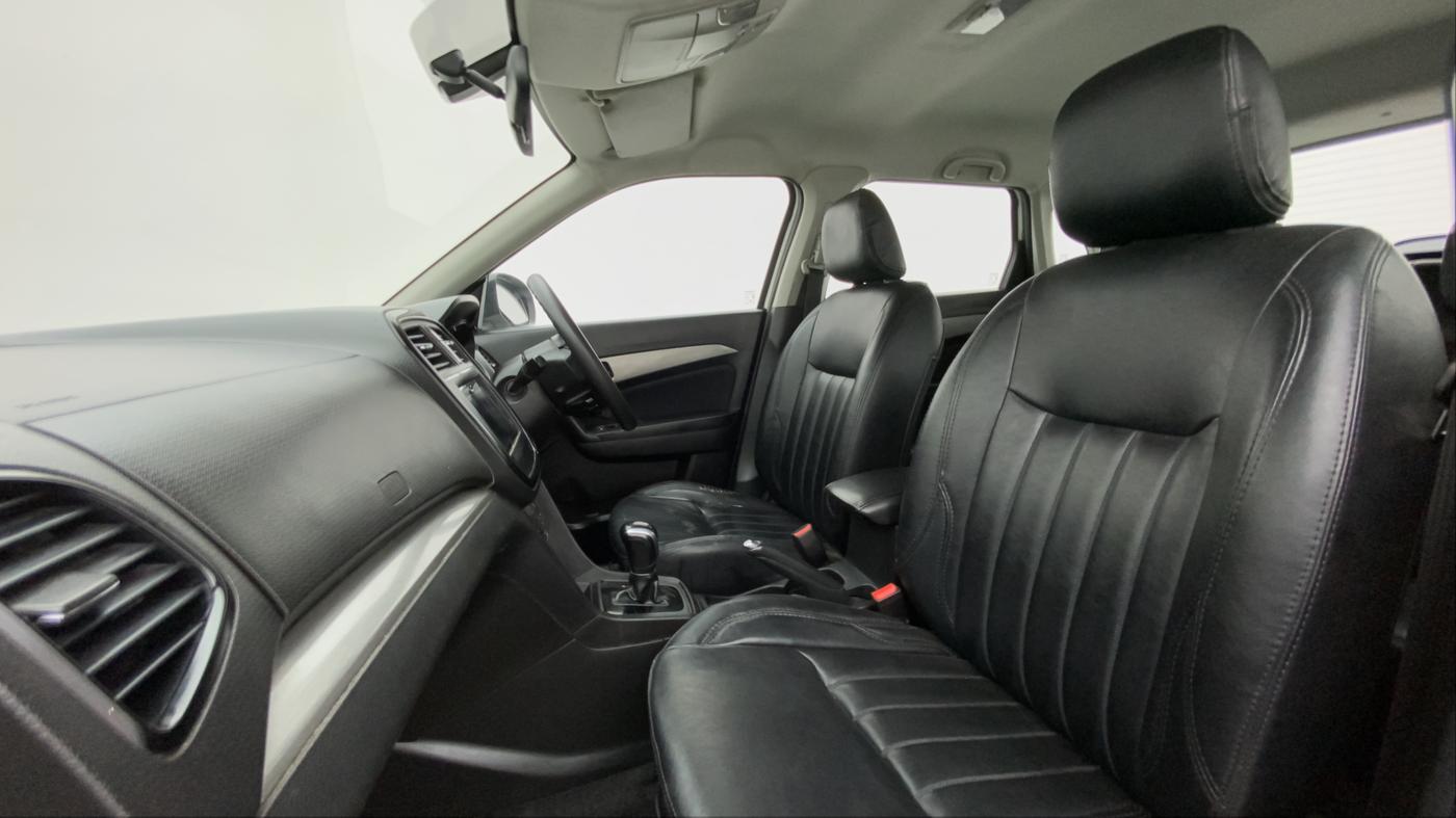2018 Maruti Vitara Brezza ZDI PLUS AMT, Diesel, Automatic, 1,00,471 km, Right Side Front Door Cabin
