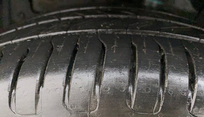 2018 Maruti Vitara Brezza ZDI PLUS AMT, Diesel, Automatic, 1,00,471 km, Left Front Tyre Tread