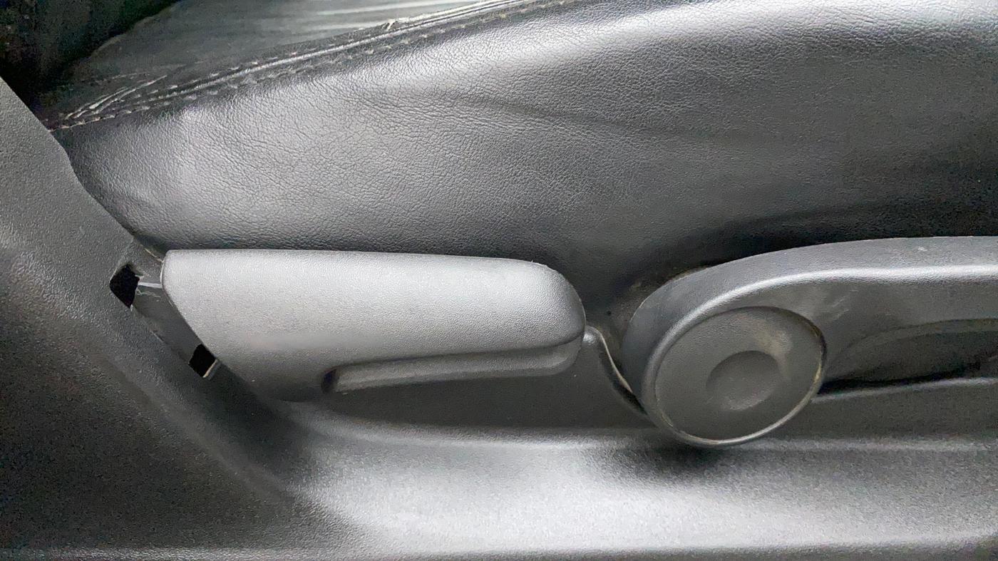 2018 Maruti Vitara Brezza ZDI PLUS AMT, Diesel, Automatic, 1,00,471 km, Driver Side Adjustment Panel