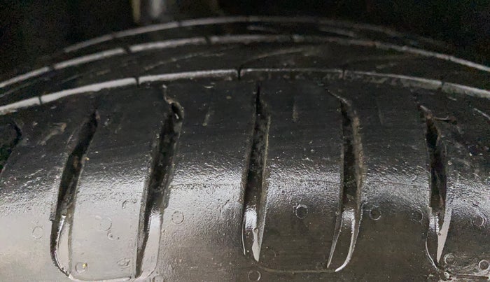 2018 Maruti Vitara Brezza ZDI PLUS AMT, Diesel, Automatic, 1,00,471 km, Right Rear Tyre Tread