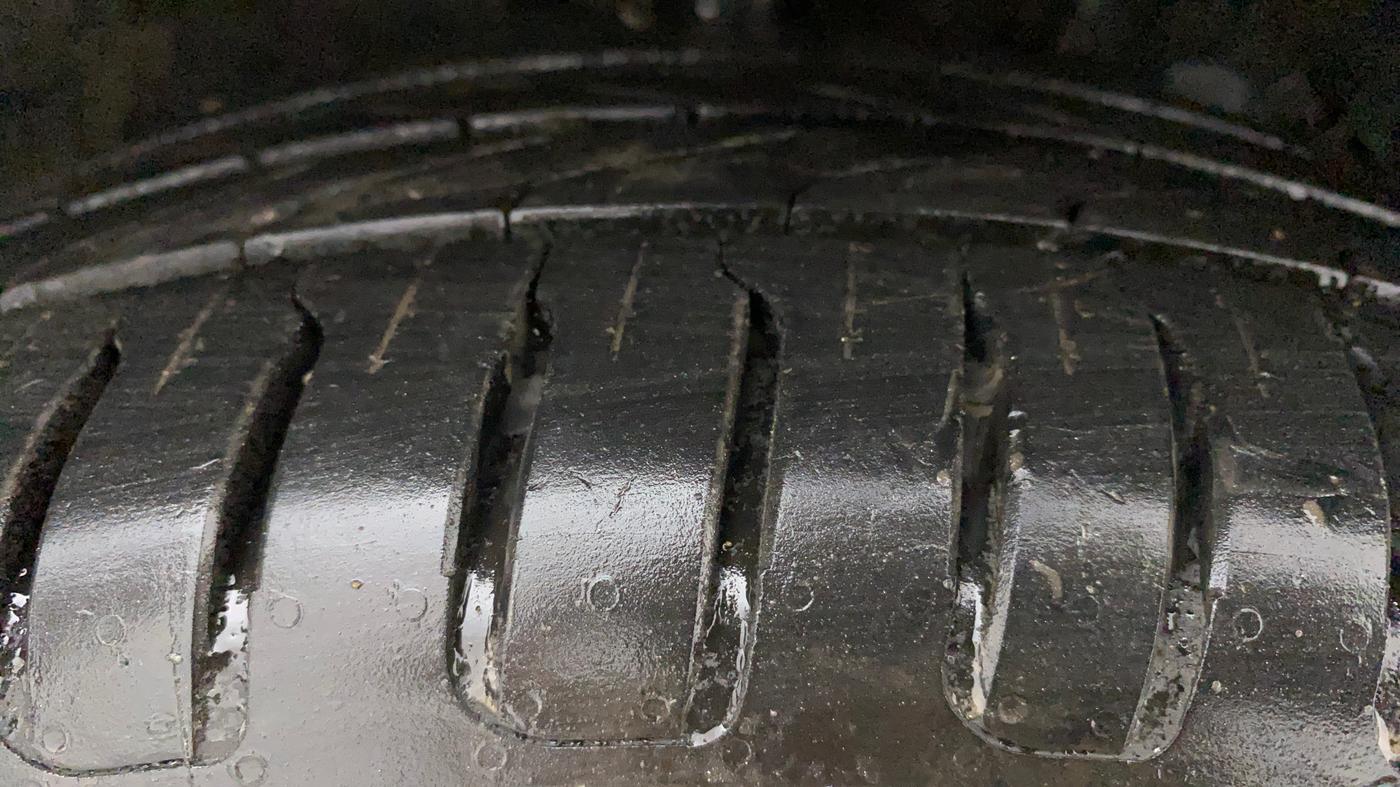 2018 Maruti Vitara Brezza ZDI PLUS AMT, Diesel, Automatic, 1,00,471 km, Right Front Tyre Tread