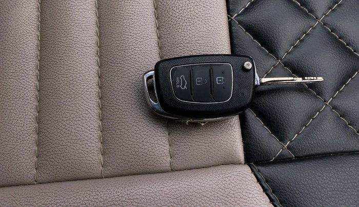 2016 Hyundai Xcent S 1.2 SPECIAL EDITION, Petrol, Manual, 72,959 km, Key Close Up