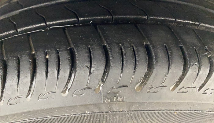 2016 Hyundai Xcent S 1.2 SPECIAL EDITION, Petrol, Manual, 72,959 km, Right Front Tyre Tread