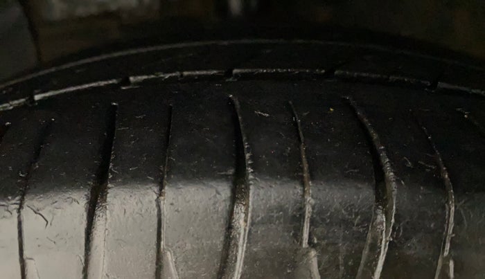 2019 Hyundai Grand i10 SPORTZ 1.2 KAPPA VTVT, CNG, Manual, 71,805 km, Left Front Tyre Tread