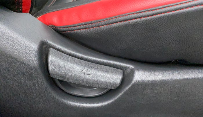 2019 Hyundai Grand i10 SPORTZ 1.2 KAPPA VTVT, CNG, Manual, 71,805 km, Driver Side Adjustment Panel