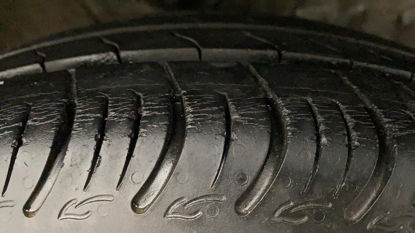 2020 Maruti S PRESSO VXI (O) CNG, CNG, Manual, 28,113 km, Right Front Tyre Tread