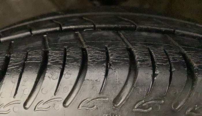 2020 Maruti S PRESSO VXI (O) CNG, CNG, Manual, 28,113 km, Left Front Tyre Tread