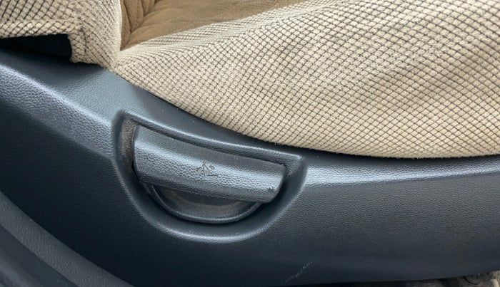 2015 Hyundai Grand i10 MAGNA 1.2 KAPPA VTVT, Petrol, Manual, 42,111 km, Driver Side Adjustment Panel