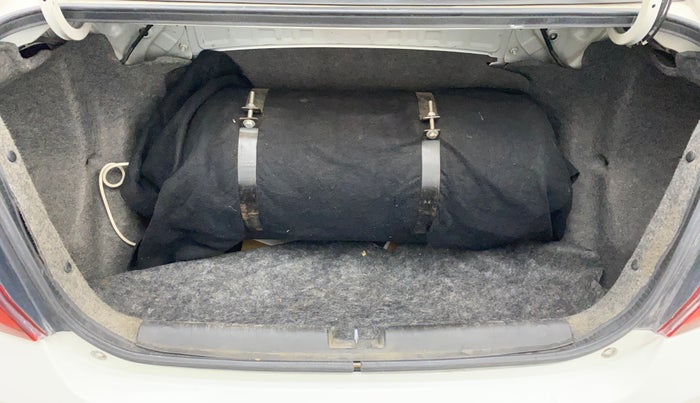 2016 Honda Amaze 1.2L I-VTEC SX, CNG, Manual, 1,23,543 km, Boot Inside