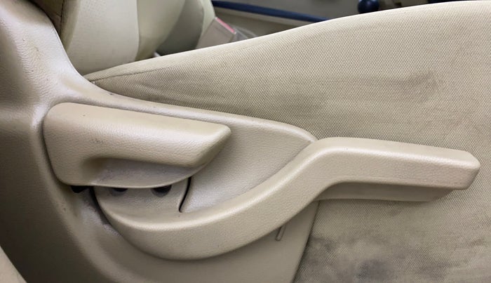 2016 Honda Amaze 1.2L I-VTEC SX, CNG, Manual, 1,23,543 km, Driver Side Adjustment Panel