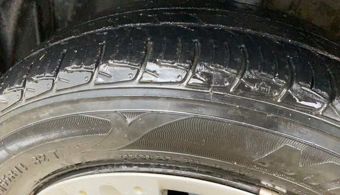 2016 Honda Amaze 1.2L I-VTEC SX, CNG, Manual, 1,23,543 km, Left Front Tyre Tread