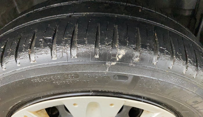 2016 Honda Amaze 1.2L I-VTEC SX, CNG, Manual, 1,23,543 km, Right Front Tyre Tread