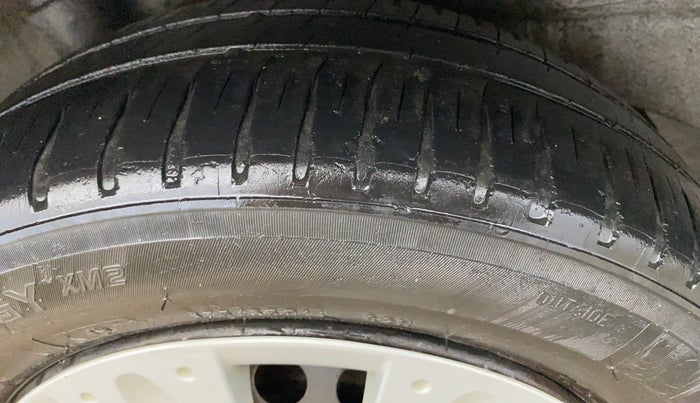 2016 Honda Amaze 1.2L I-VTEC SX, CNG, Manual, 1,23,543 km, Right Rear Tyre Tread