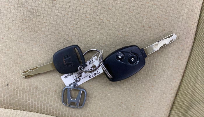 2016 Honda Amaze 1.2L I-VTEC SX, CNG, Manual, 1,23,543 km, Key Close Up