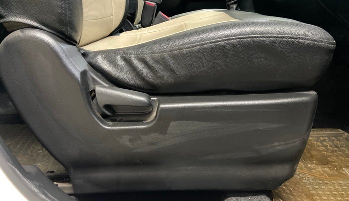 2018 Maruti Wagon R 1.0 LXI CNG, CNG, Manual, 93,246 km, Driver Side Adjustment Panel