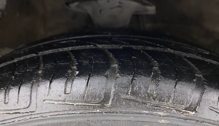 2010 Hyundai i10 SPORTZ 1.2 AT, Petrol, Automatic, 65,287 km, Right Front Tyre Tread