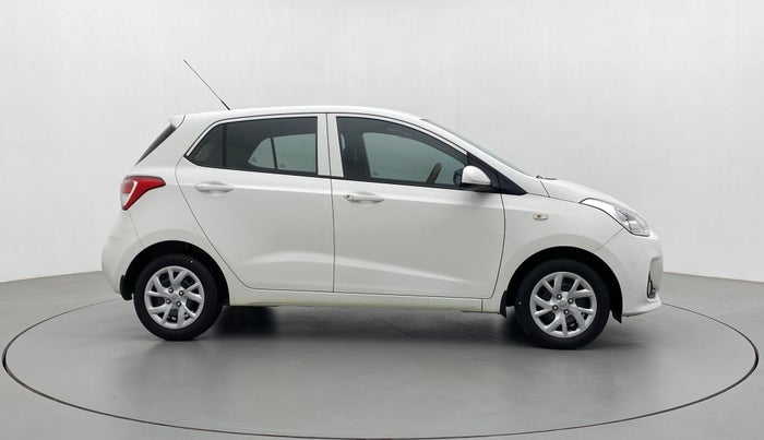 2017 Hyundai Grand i10 MAGNA 1.2 KAPPA VTVT, Petrol, Manual, 28,388 km, Right Side View