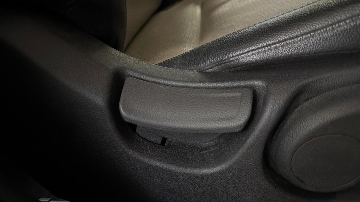 2018 Hyundai Verna 1.6 VTVT SX (O) AT, Petrol, Automatic, 42,399 km, Driver Side Adjustment Panel