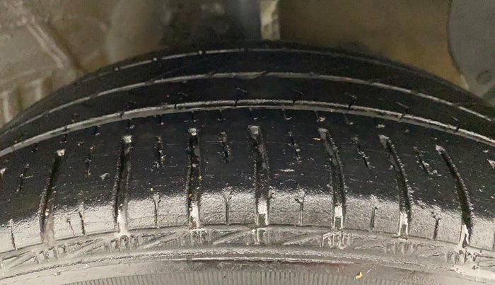 2018 Hyundai Grand i10 SPORTZ O 1.2, Petrol, Manual, 29,651 km, Right Front Tyre Tread