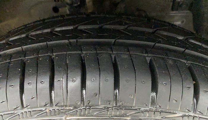2016 Maruti Swift ZXI, Petrol, Manual, 31,324 km, Right Front Tyre Tread