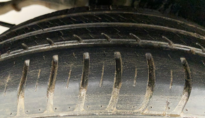 2016 Maruti Swift ZXI, Petrol, Manual, 31,324 km, Right Rear Tyre Tread