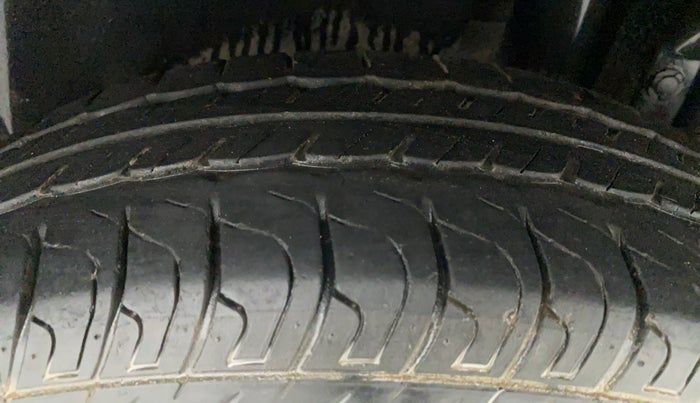 2016 Maruti Swift ZXI, Petrol, Manual, 31,324 km, Left Rear Tyre Tread