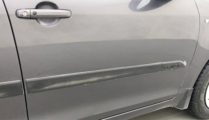 2016 Maruti Swift ZXI, Petrol, Manual, 31,324 km, Driver-side door - Slightly dented